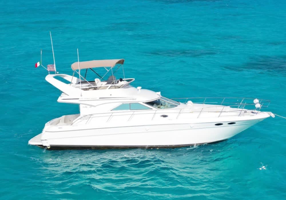 Scopri Cancún: una giornata intera di sole a bordo di un motoscafo.
