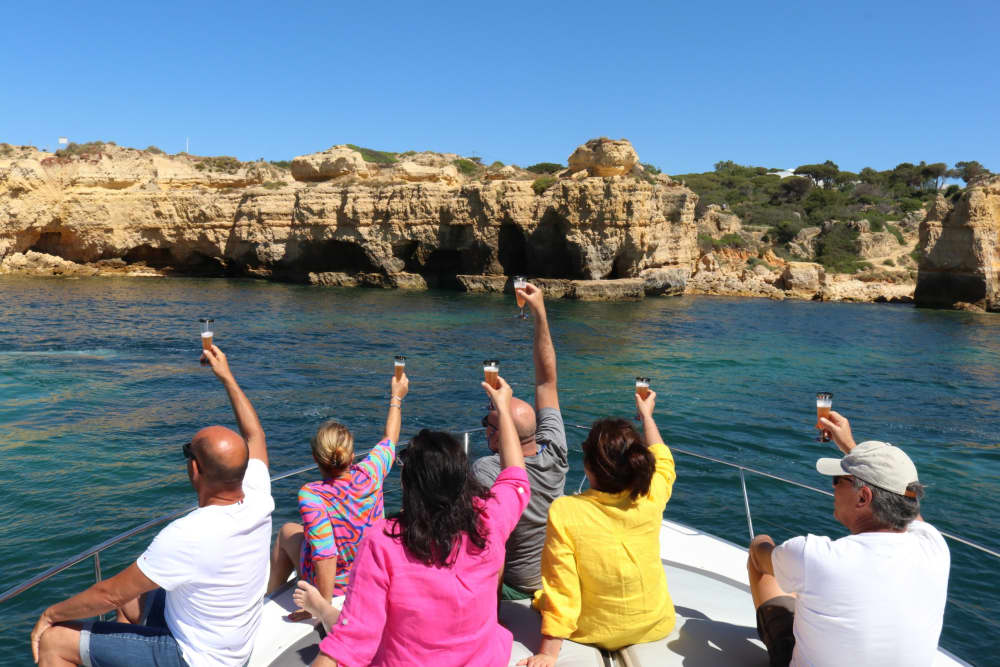 Excursión de medio día en barco a motor en Albufeira.