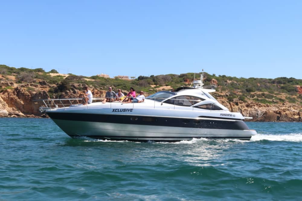 Excursión de medio día en barco a motor en Albufeira.