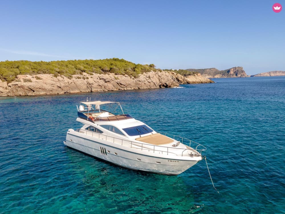 Escapada de lujo a las icónicas playas de Formentera en yate privado - 8 h