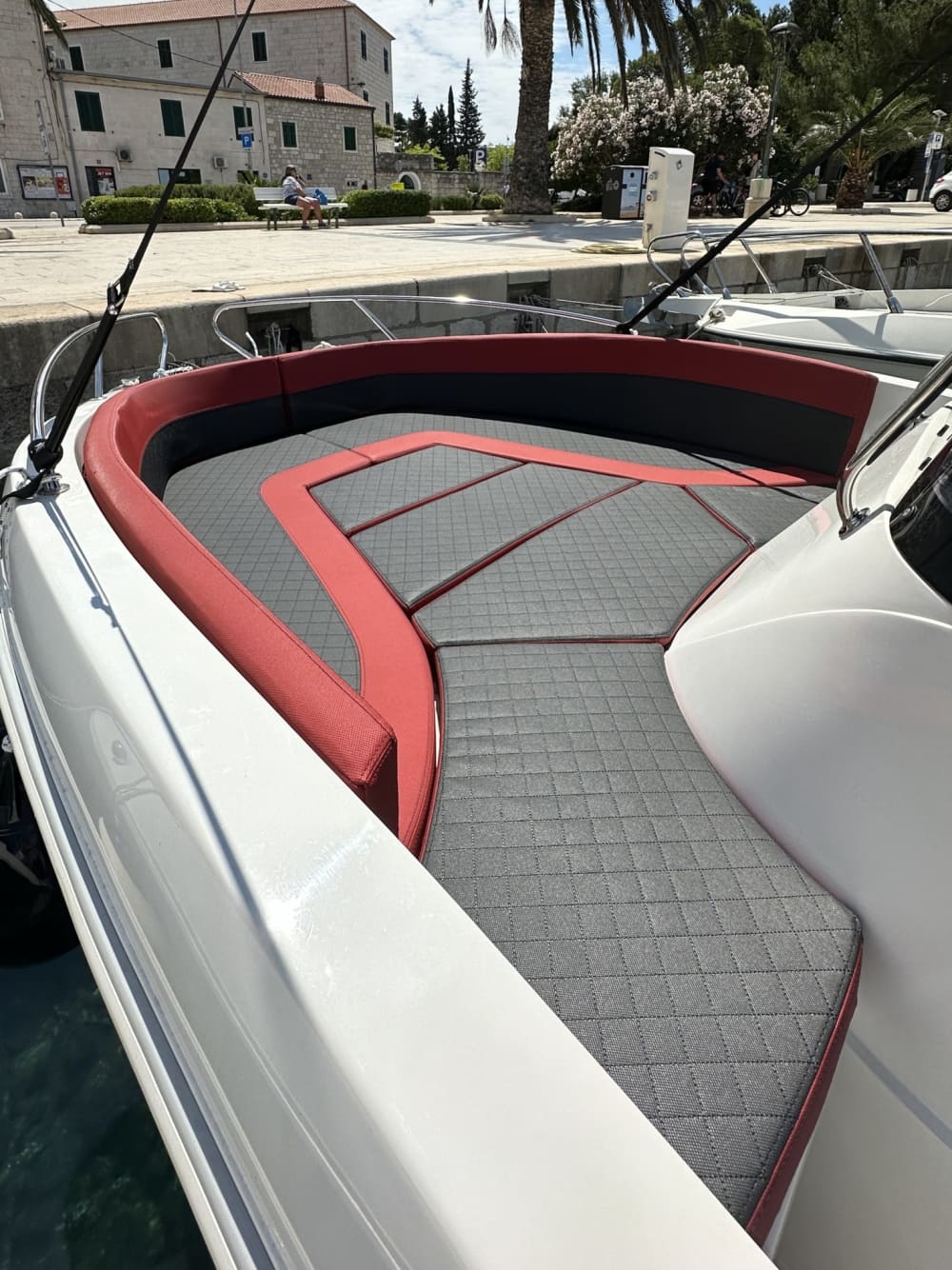 Explore the hidden bays of Makarska on a motorboat