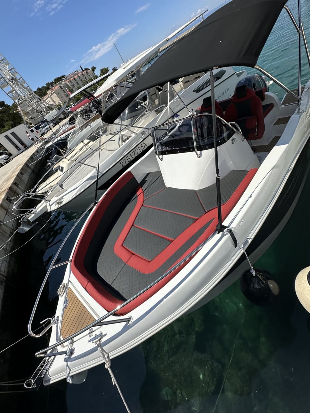 Explore the hidden bays of Makarska on a motorboat
