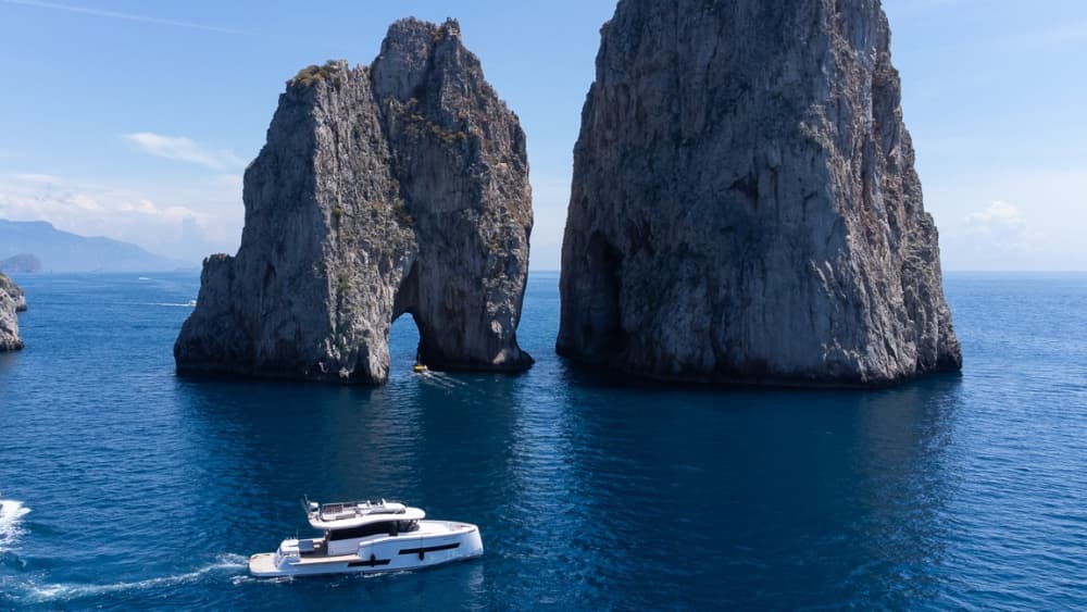 Luxury Yacht Experience – Grotta Azzurra & Faraglioni
