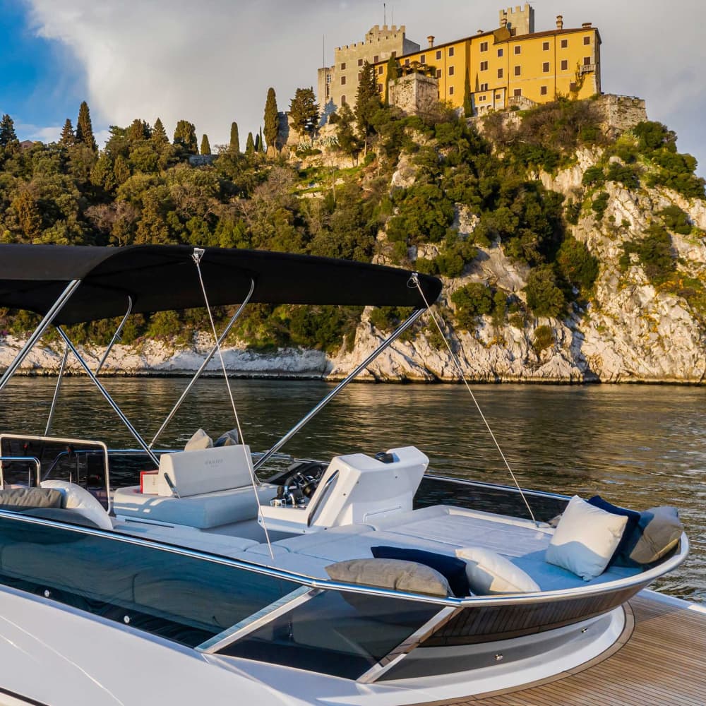 Luxury Yacht Experience – Grotta Azzurra & Faraglioni