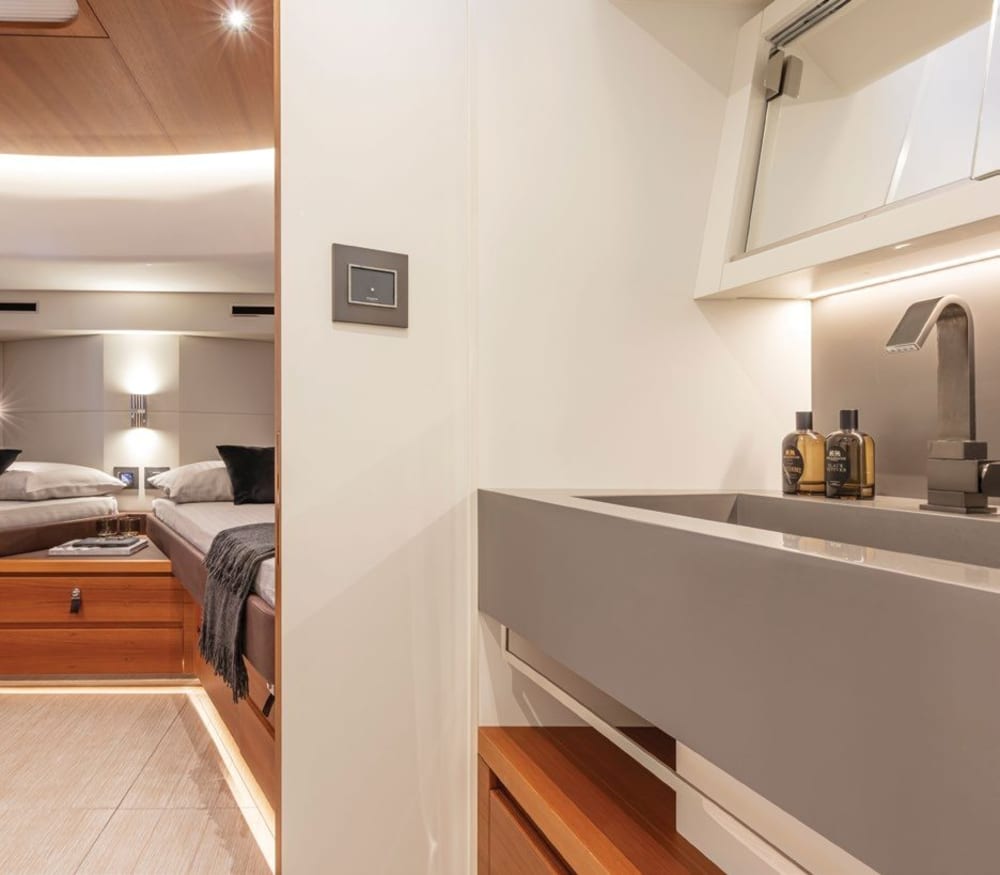 Luxury Yacht Experience – Grotta Azzurra & Faraglioni