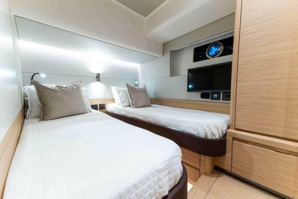 Luxury Yacht Experience – Grotta Azzurra & Faraglioni