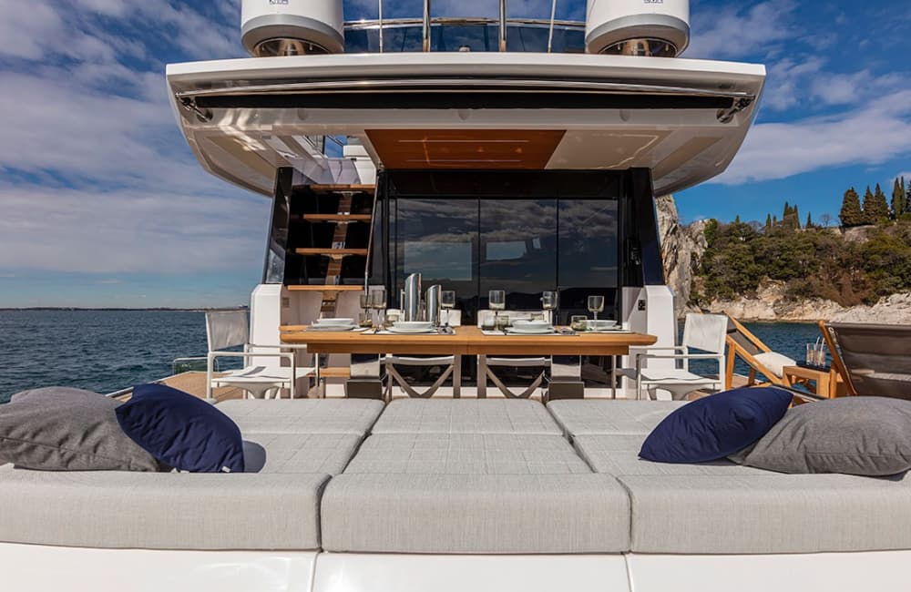 Luxury Yacht Experience – Grotta Azzurra & Faraglioni