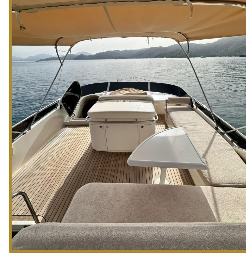 Disfruta de 9 horas en lancha motora para explorar Göcek.