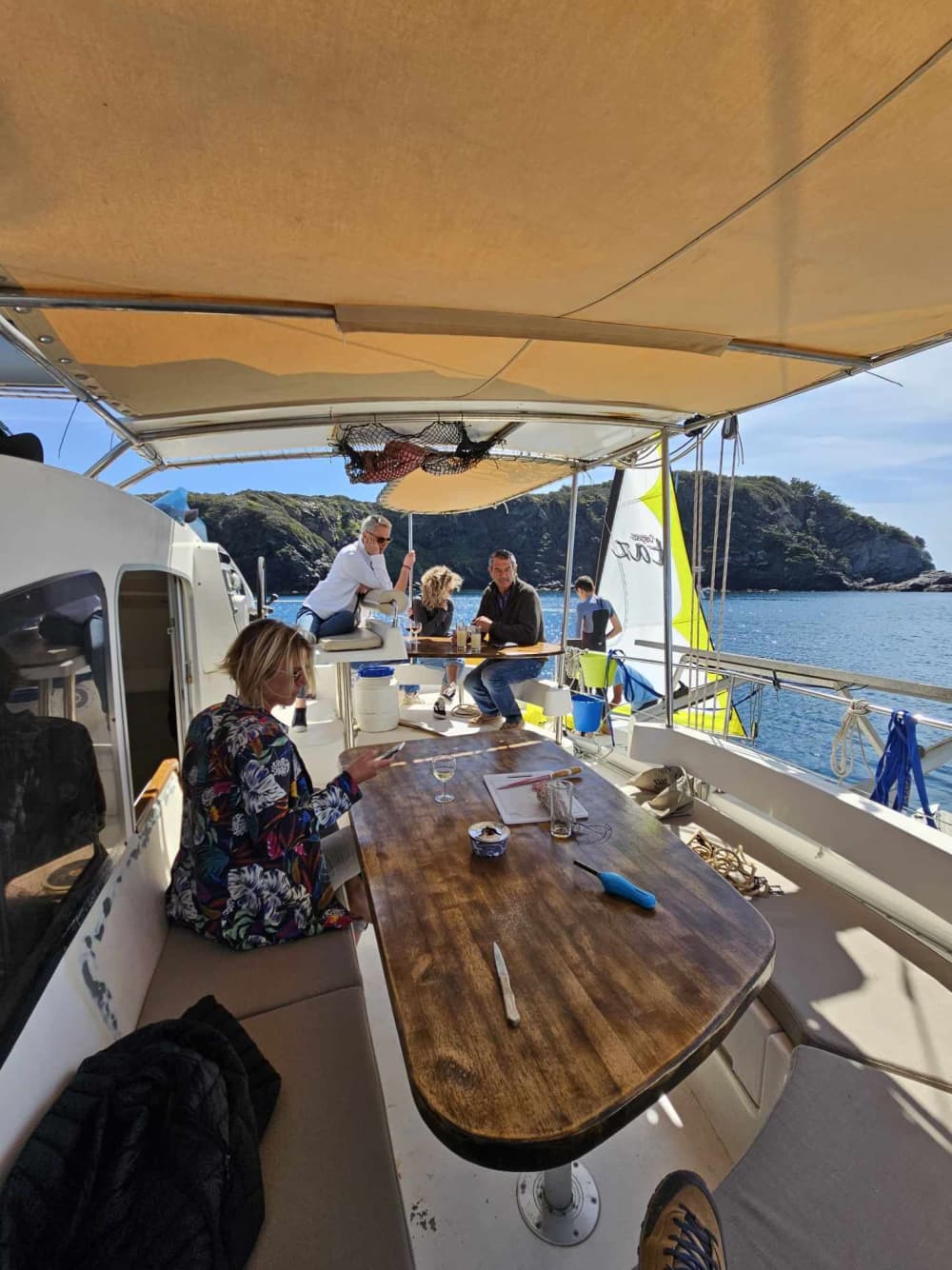 Esplora Hyères e goditi un'intera giornata di navigazione a bordo di un catamarano.