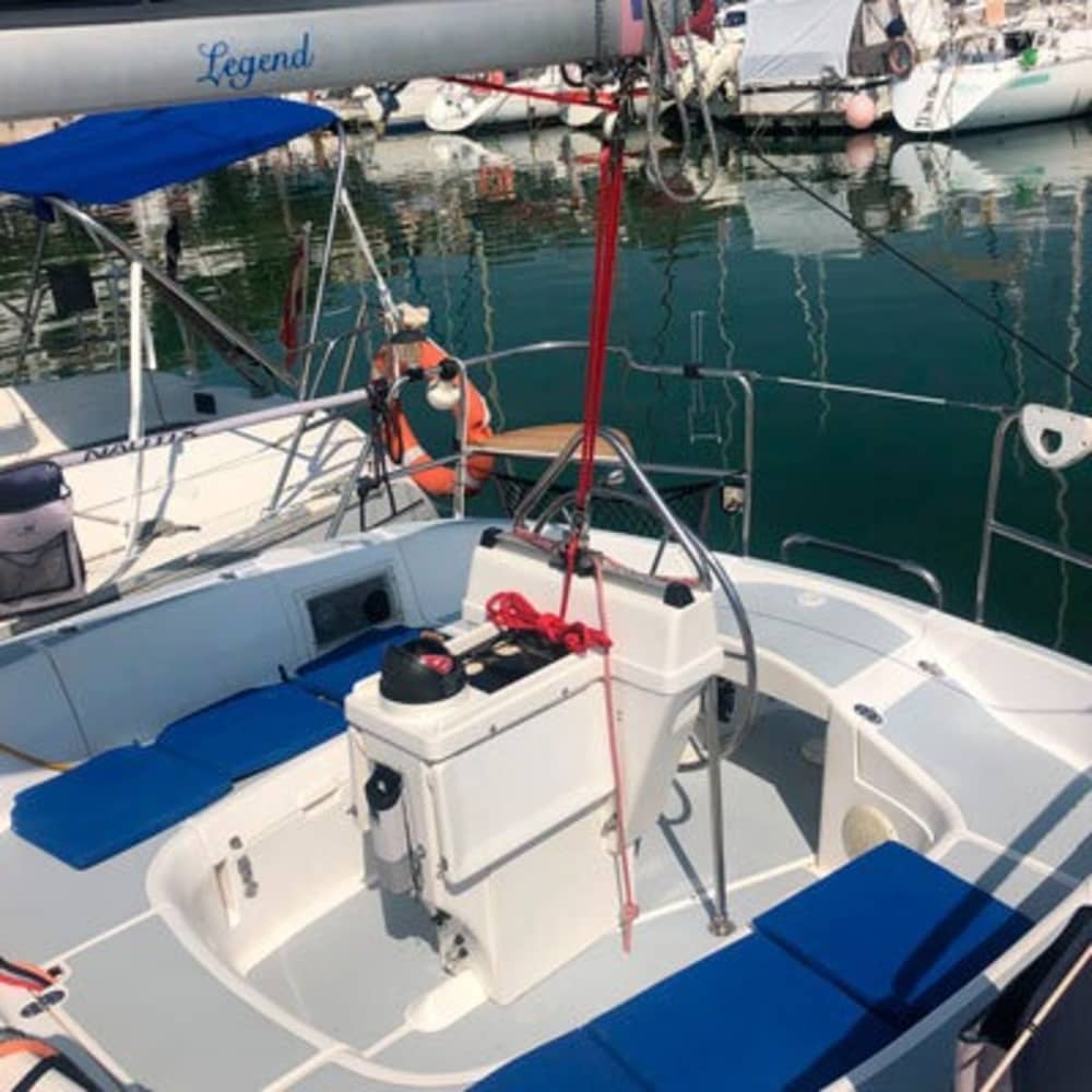 Vivi il sogno mediterraneo: gita in barca a vela lungo la costa di Sitges, da 2 a 4 ore e da 8 ore, verifica le tariffe.