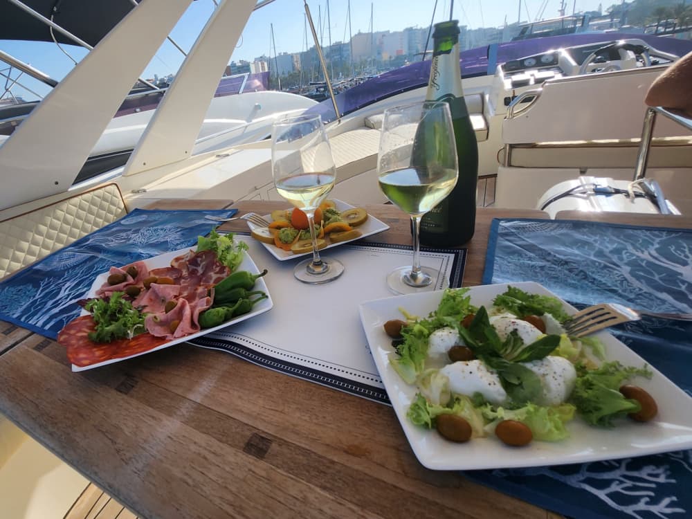 8h of Hidden Coves, Crystal Waters & Full-Day Escape