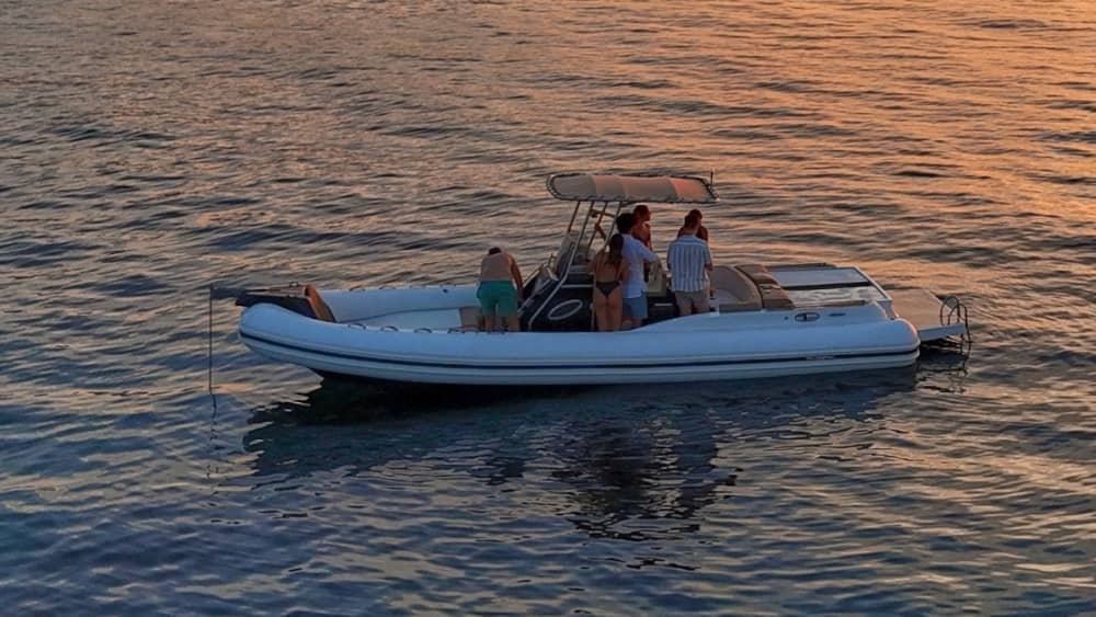 4 uur zonneschijn rond Palermo op een motorboot