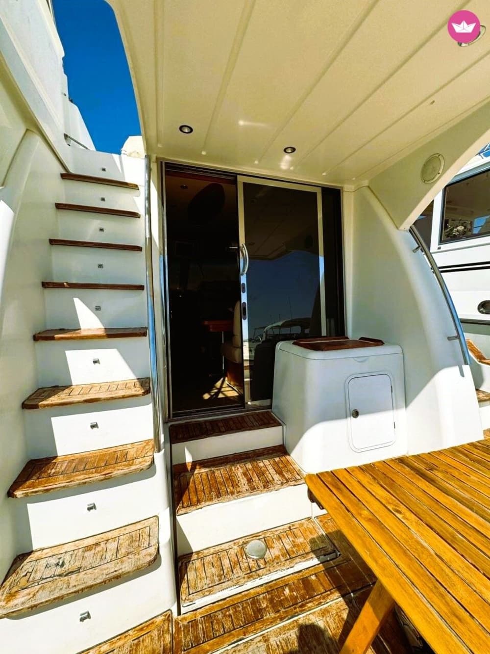 Private boat tour in Dubai Marina and Jumeirah (2 hours)