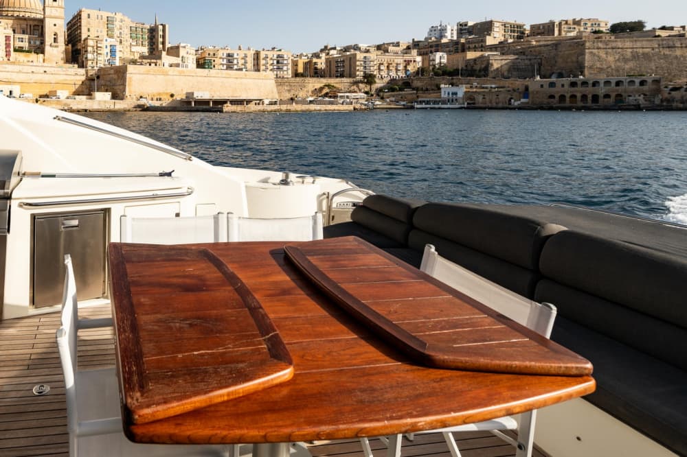 Prywatny rejs półdniowy – luksusowa ucieczka na pokładzie Sunseeker Predator 72