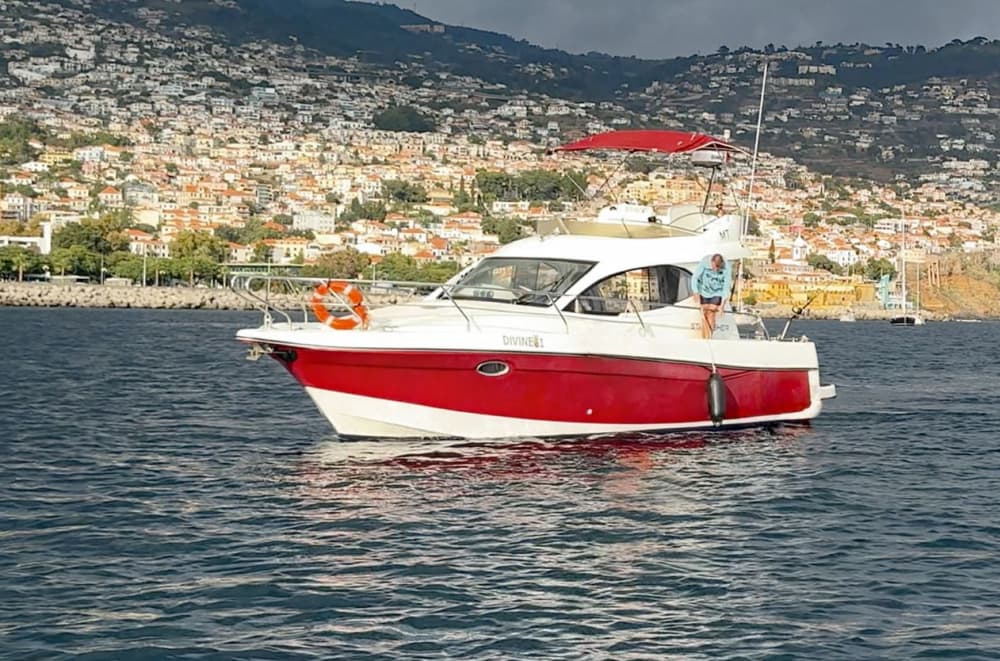 Pôr do sol no oceano – Experiência em iate particular