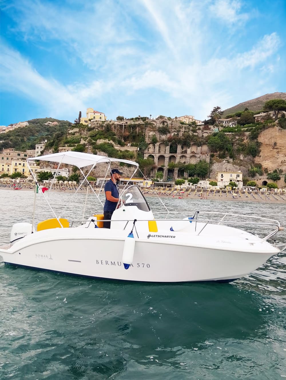 Discover the Amalfi Coast aboard a motorboat