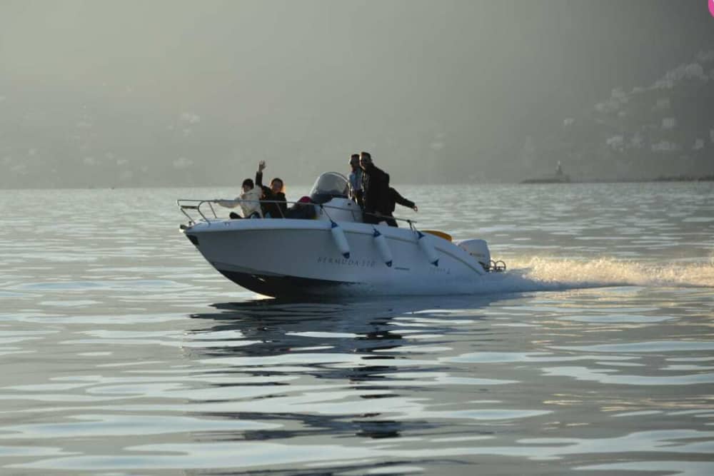 Discover the Amalfi Coast aboard a motorboat