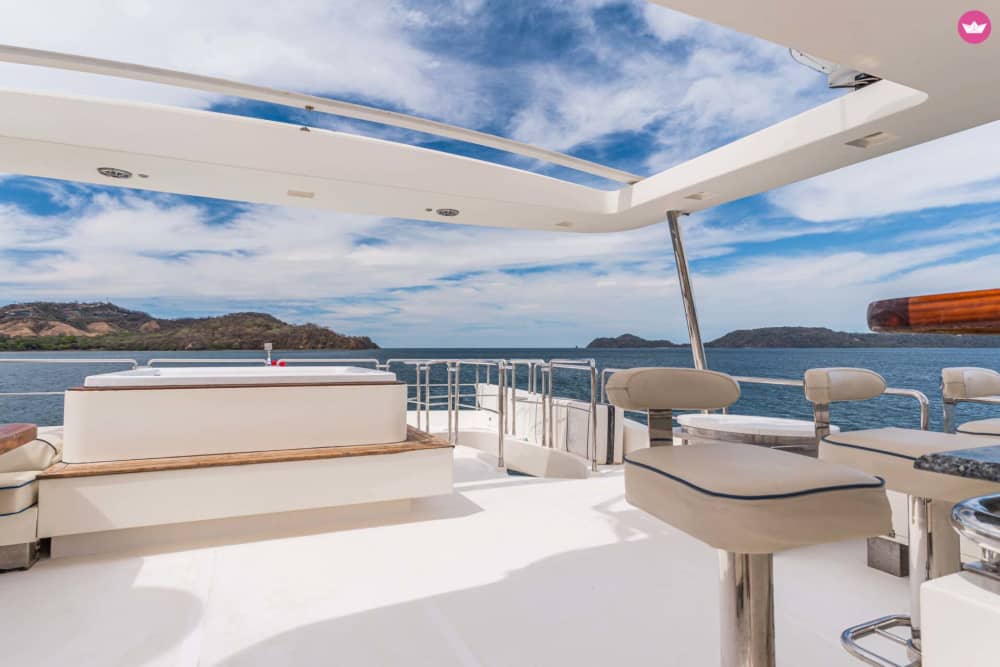 Private 4-Hour Megayacht Experience: Direct Beach Boarding from any Hotel Beach at Peninsula Papagayo or Flamingo area