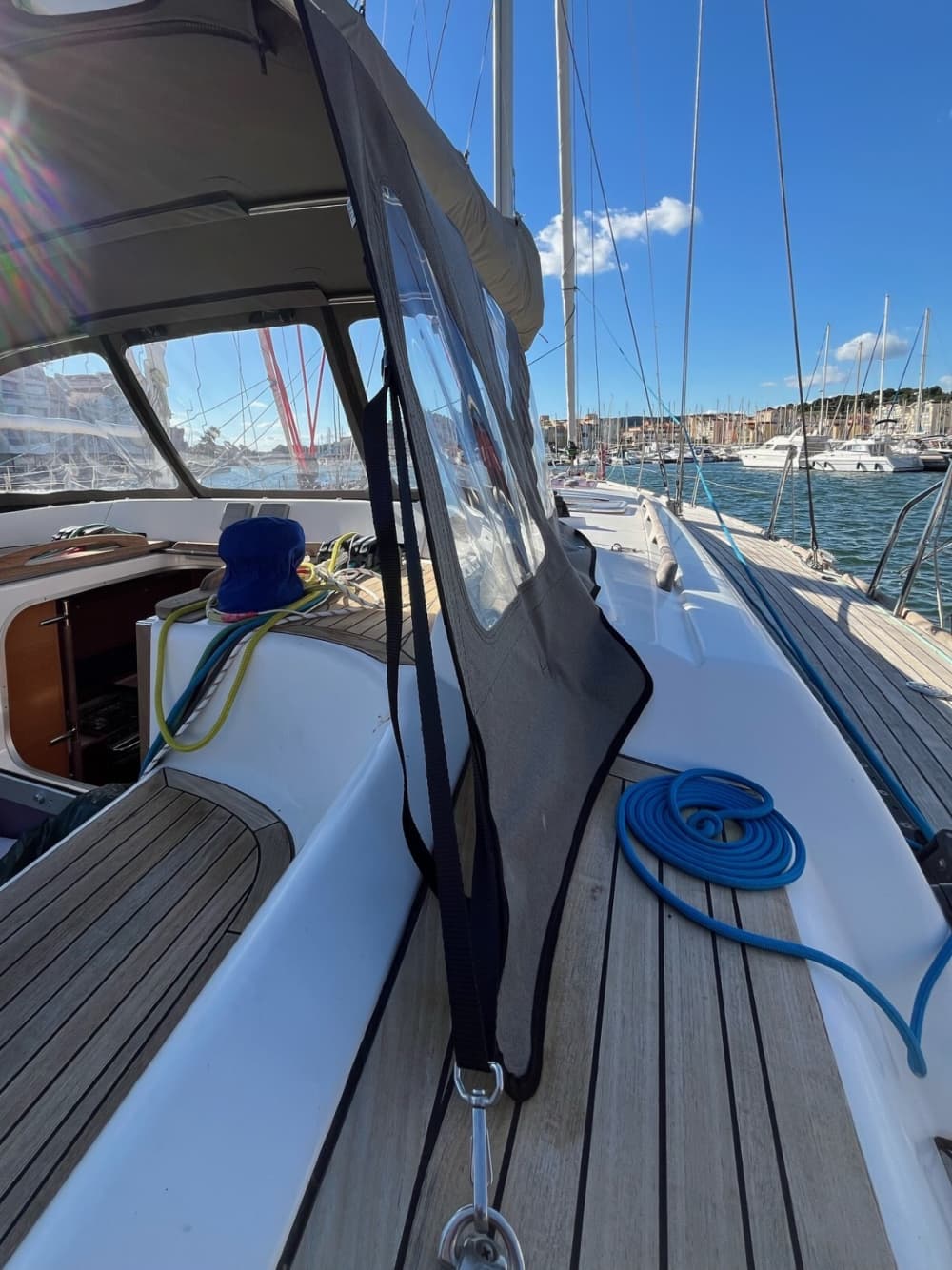 Enjoy a full day on a sailboat in Gruissan