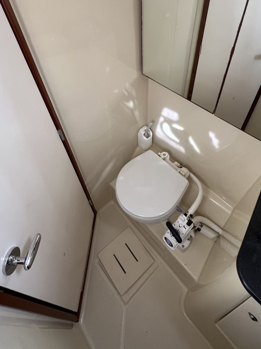 Enjoy a full day on a sailboat in Gruissan