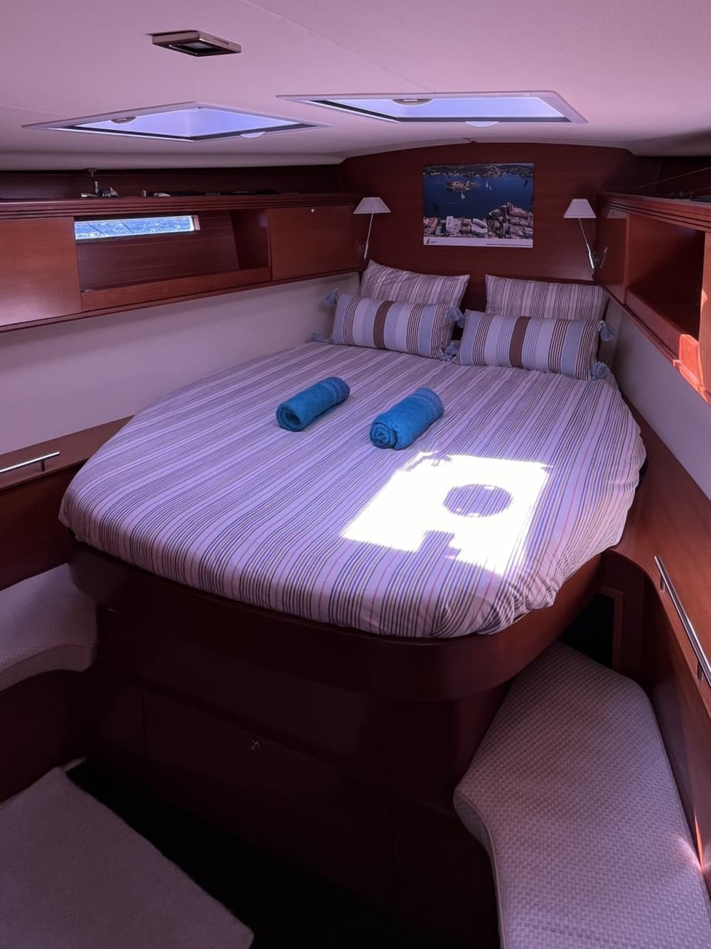 Enjoy a full day on a sailboat in Gruissan