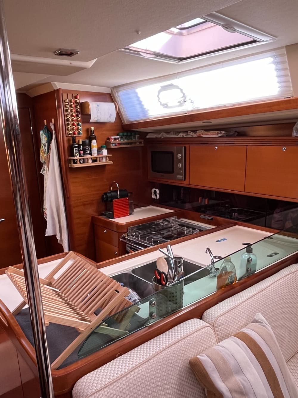 Enjoy a full day on a sailboat in Gruissan