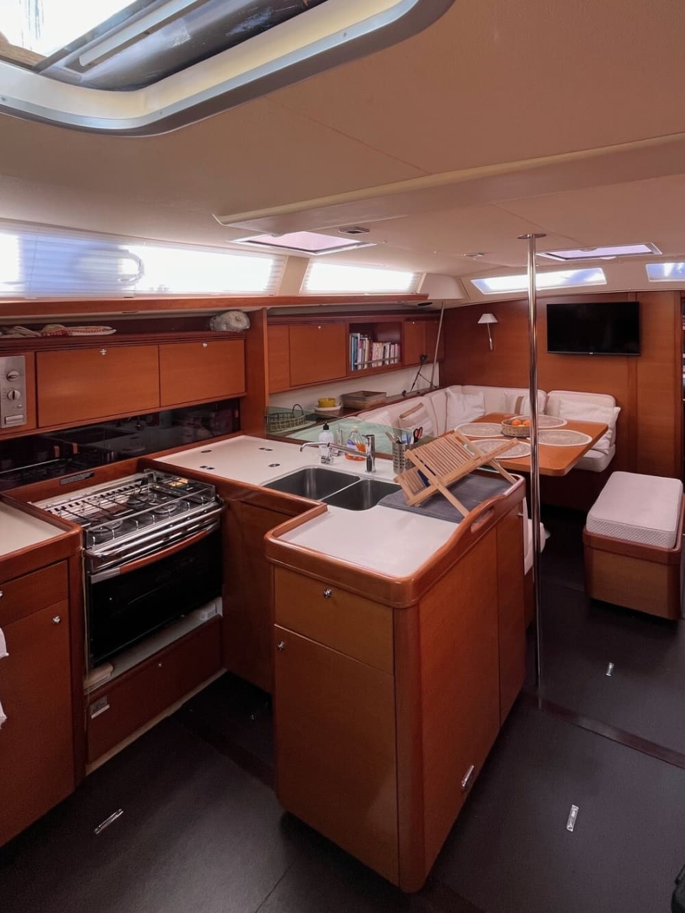 Enjoy a full day on a sailboat in Gruissan