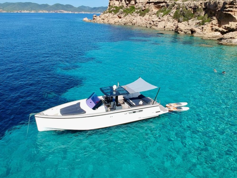 Cruzeiro costeiro de luxo: da cidade de Ibiza a Tagomago