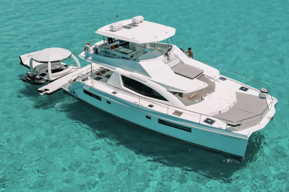 Discover Cancún on a full-day sailing trip