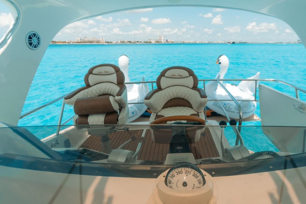 Upptäck Cancún: En heldag i solsken på en motorbåt