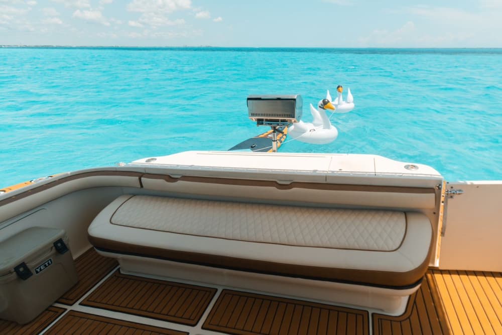 Discover Cancún: A full day of sun on a motorboat