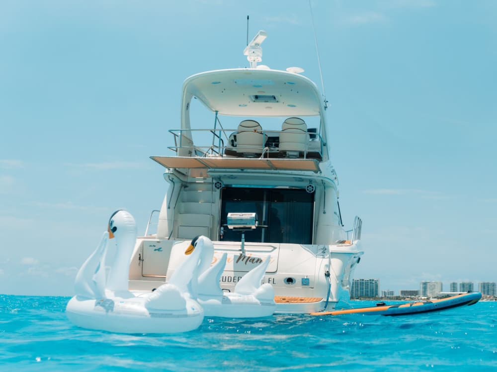Discover Cancún: A full day of sun on a motorboat
