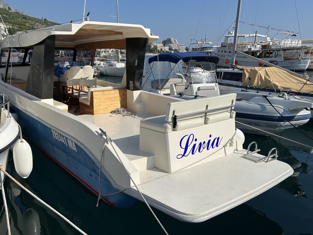 Your day in Podgora, Split-Dalmatia County: Rent a motorboat for 9h of discovery