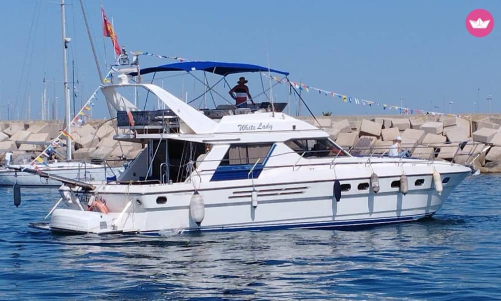 Fuga nel Mediterraneo: tour privato in barca di 4 ore da Valencia