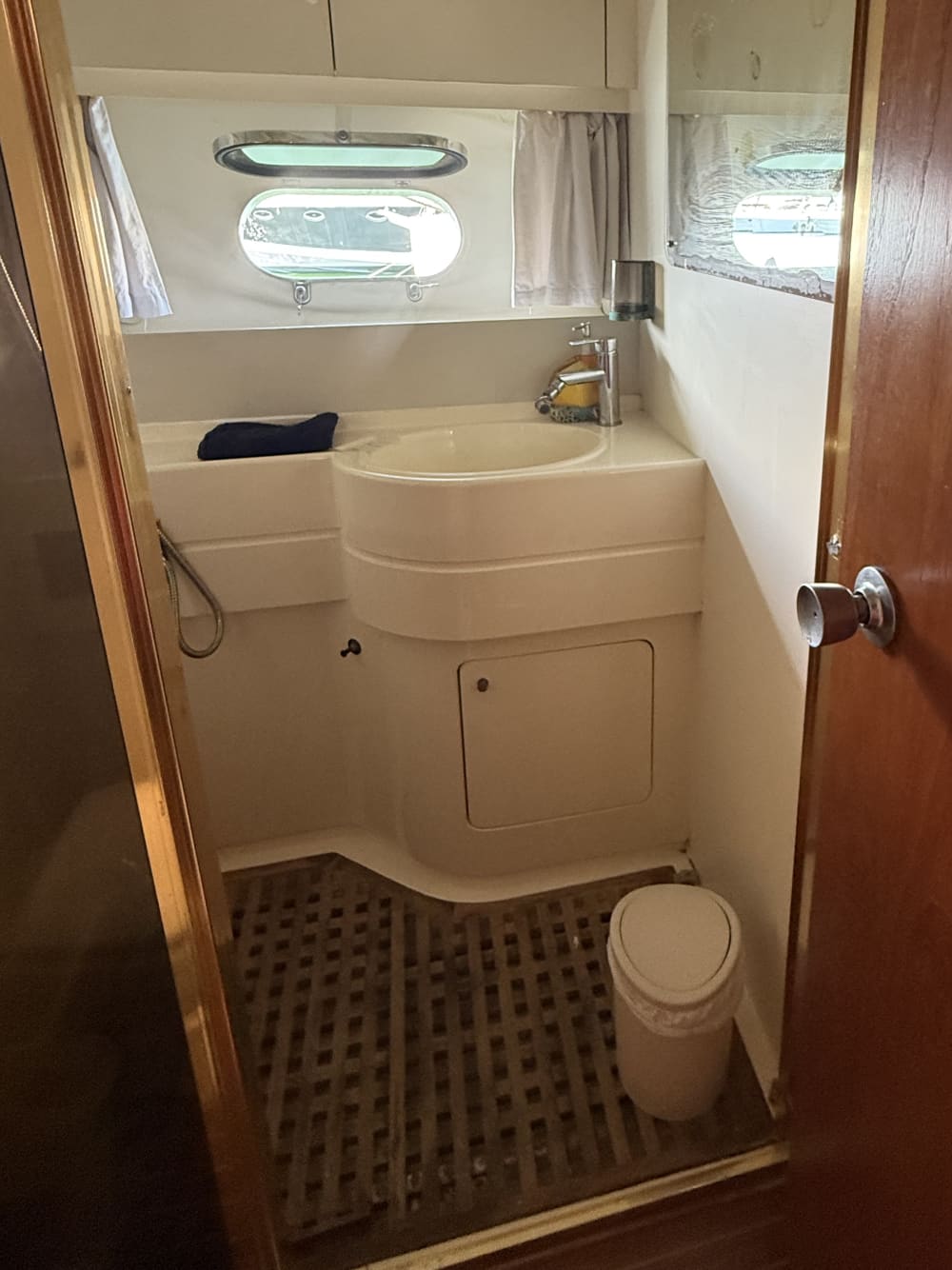 Fuga nel Mediterraneo: tour privato in barca di 4 ore da Valencia