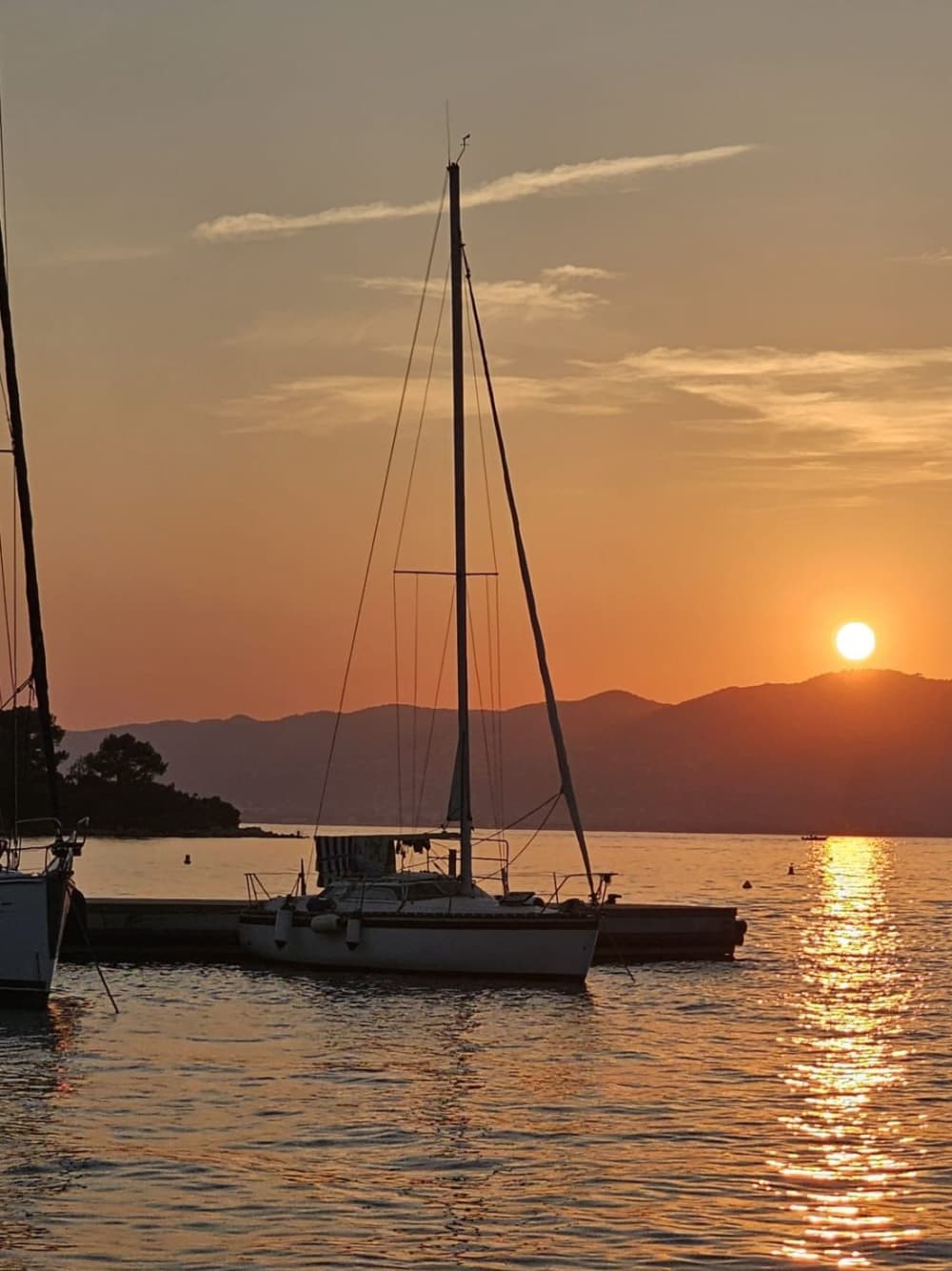 Pôr do sol mágico em Saint-Tropez: um cruzeiro inesquecível