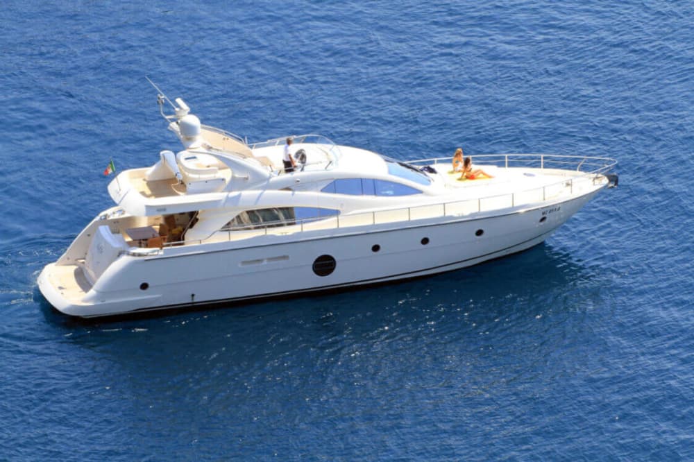 Siracusa e Ortigia in grande stile: noleggio di uno yacht per un'intera giornata