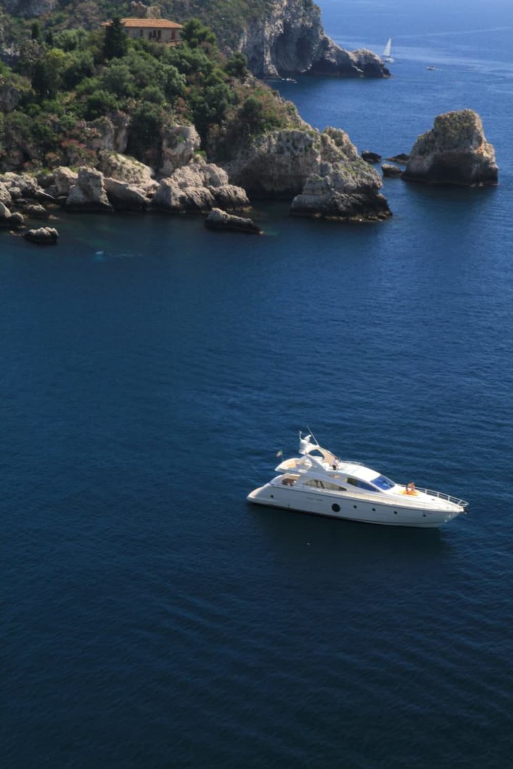 Siracusa e Ortigia in grande stile: noleggio di uno yacht per un'intera giornata