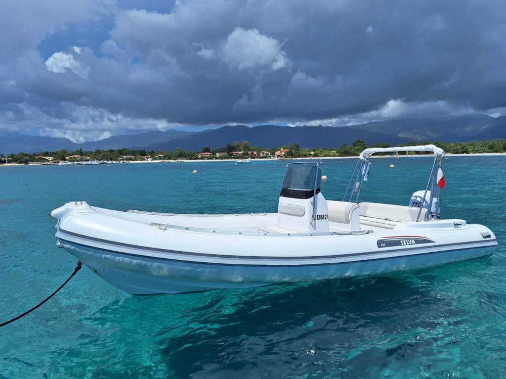 Profitez du soleil lors d'une excursion en bateau de 9 heures à Porto-Vecchio