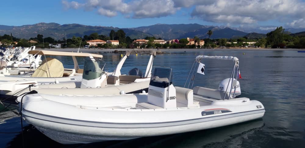 Goditi il sole con un'escursione in barca di 9 ore a Porto-Vecchio.