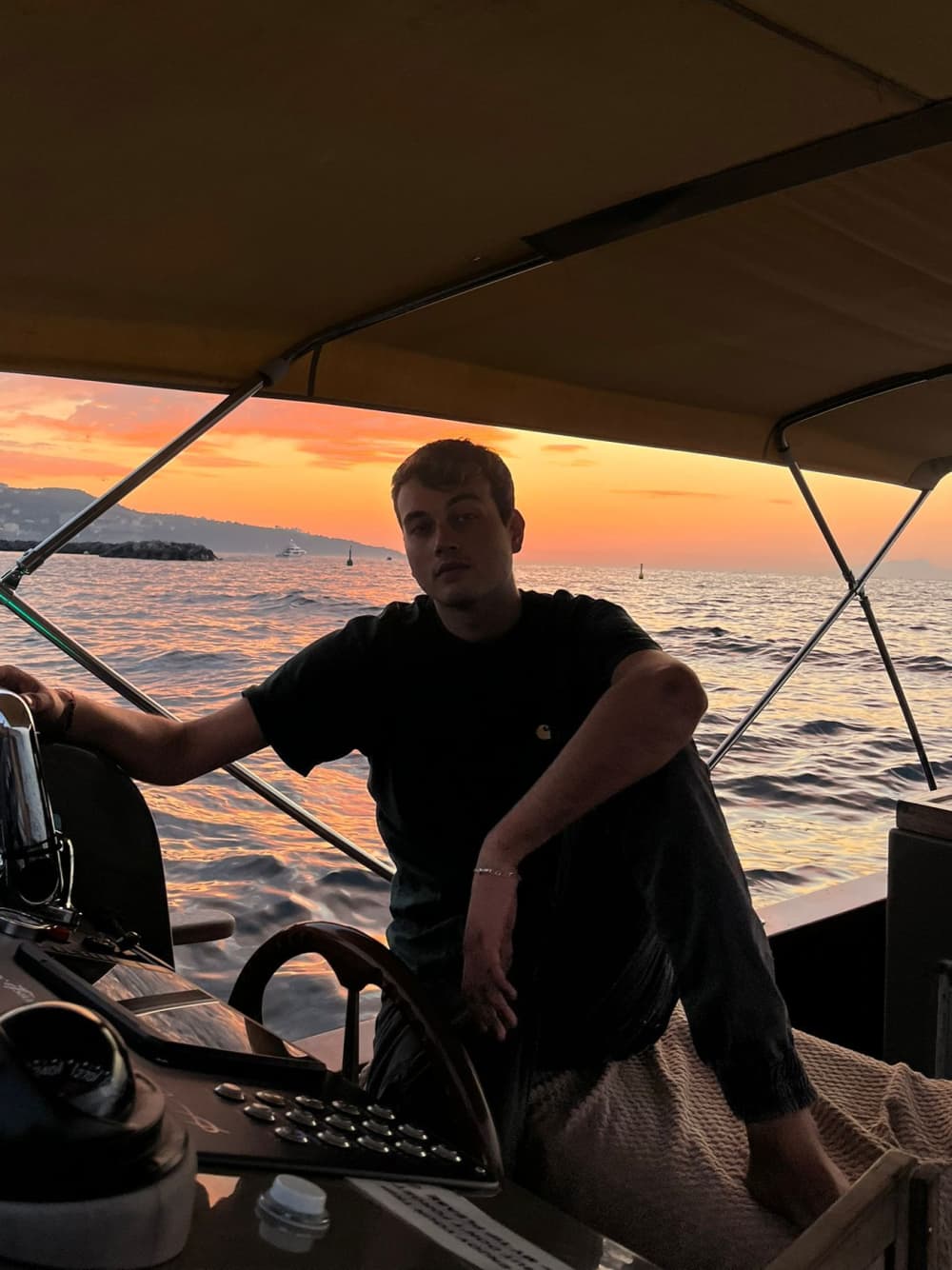 Entdecken Sie Sorrento auf einer 9-stündigen Motorbootfahrt.