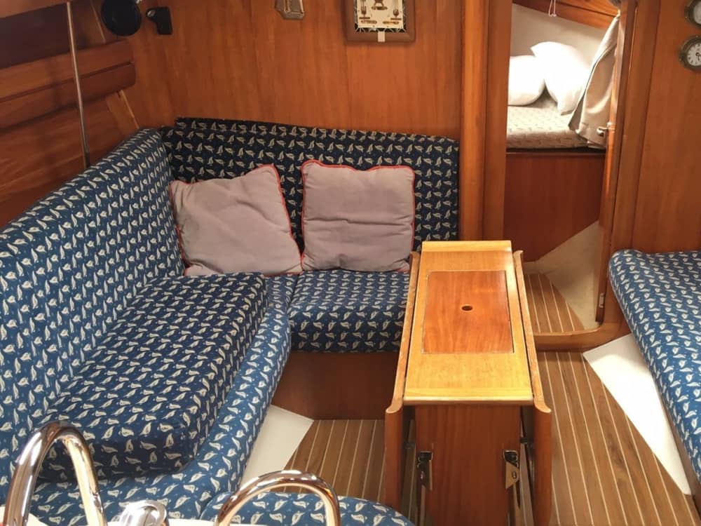 Una escapada de medio día en velero a las aguas más cristalinas de Menorca.