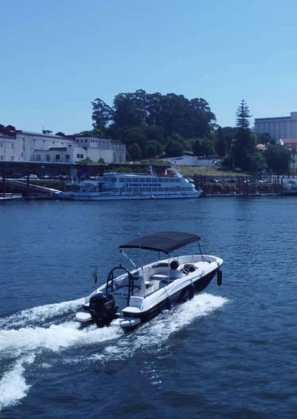 Natural Explorer – Escape Boat Tour (2 hours)