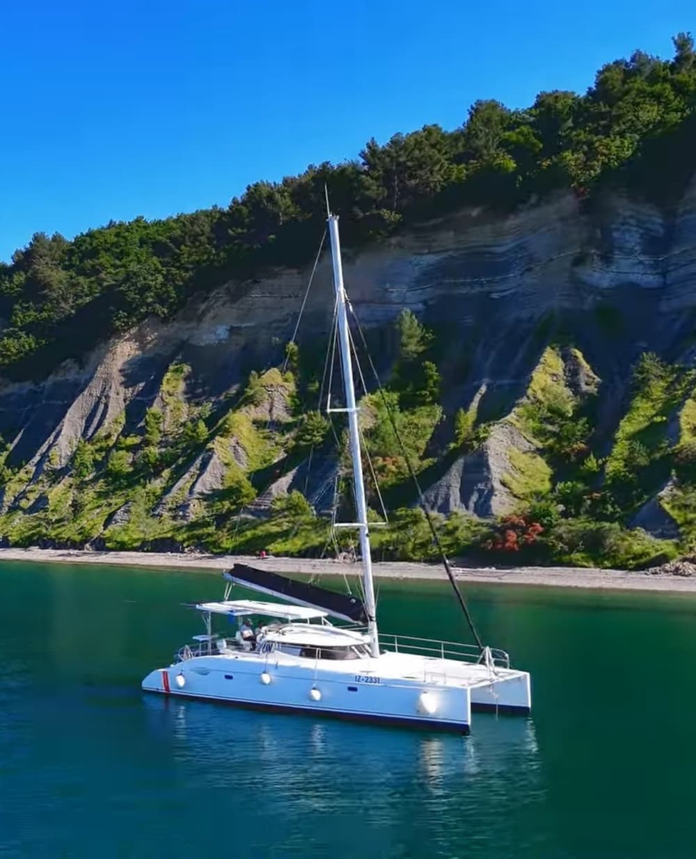 Neem 9 uur de tijd om de verborgen magie van Izola vanaf de golven te ontdekken.