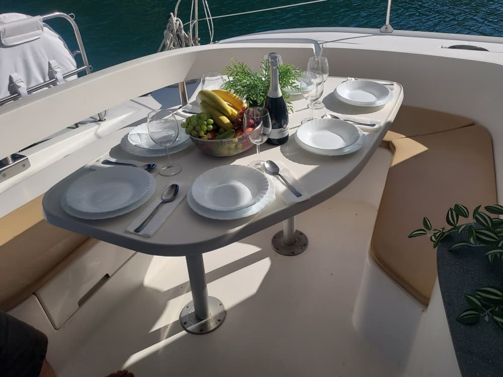 Neem 9 uur de tijd om de verborgen magie van Izola vanaf de golven te ontdekken.