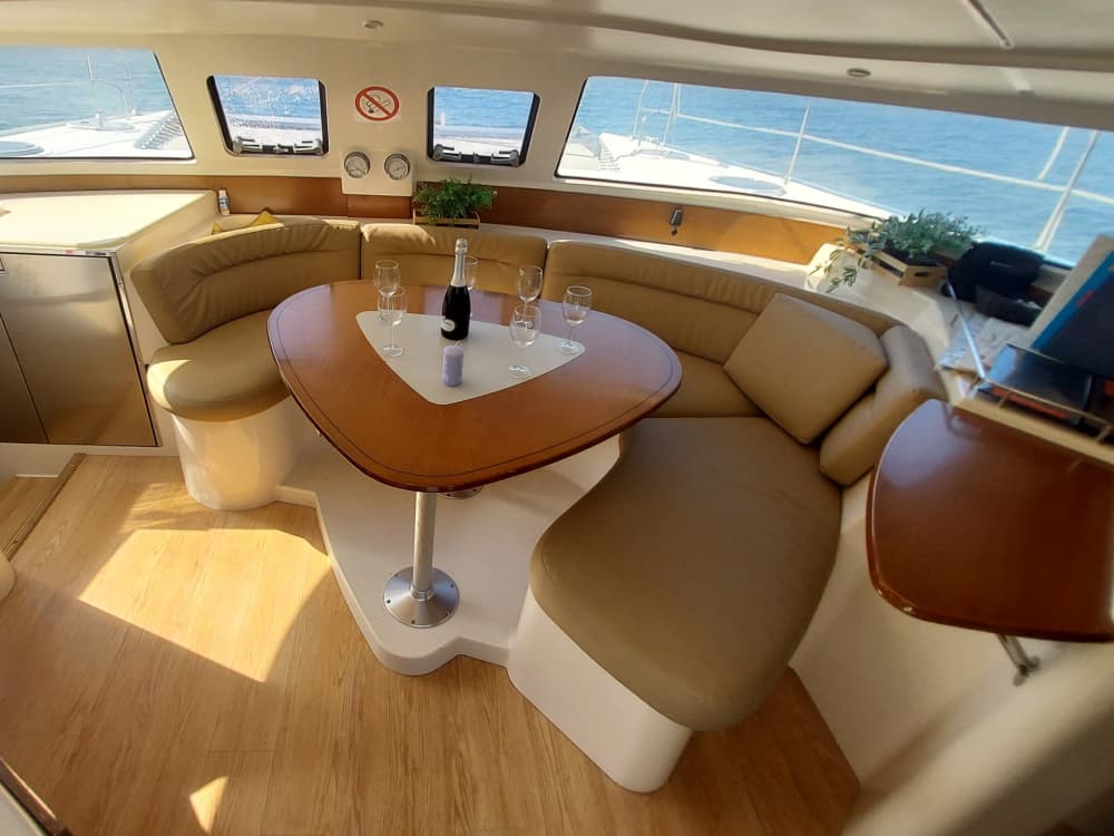 Neem 9 uur de tijd om de verborgen magie van Izola vanaf de golven te ontdekken.