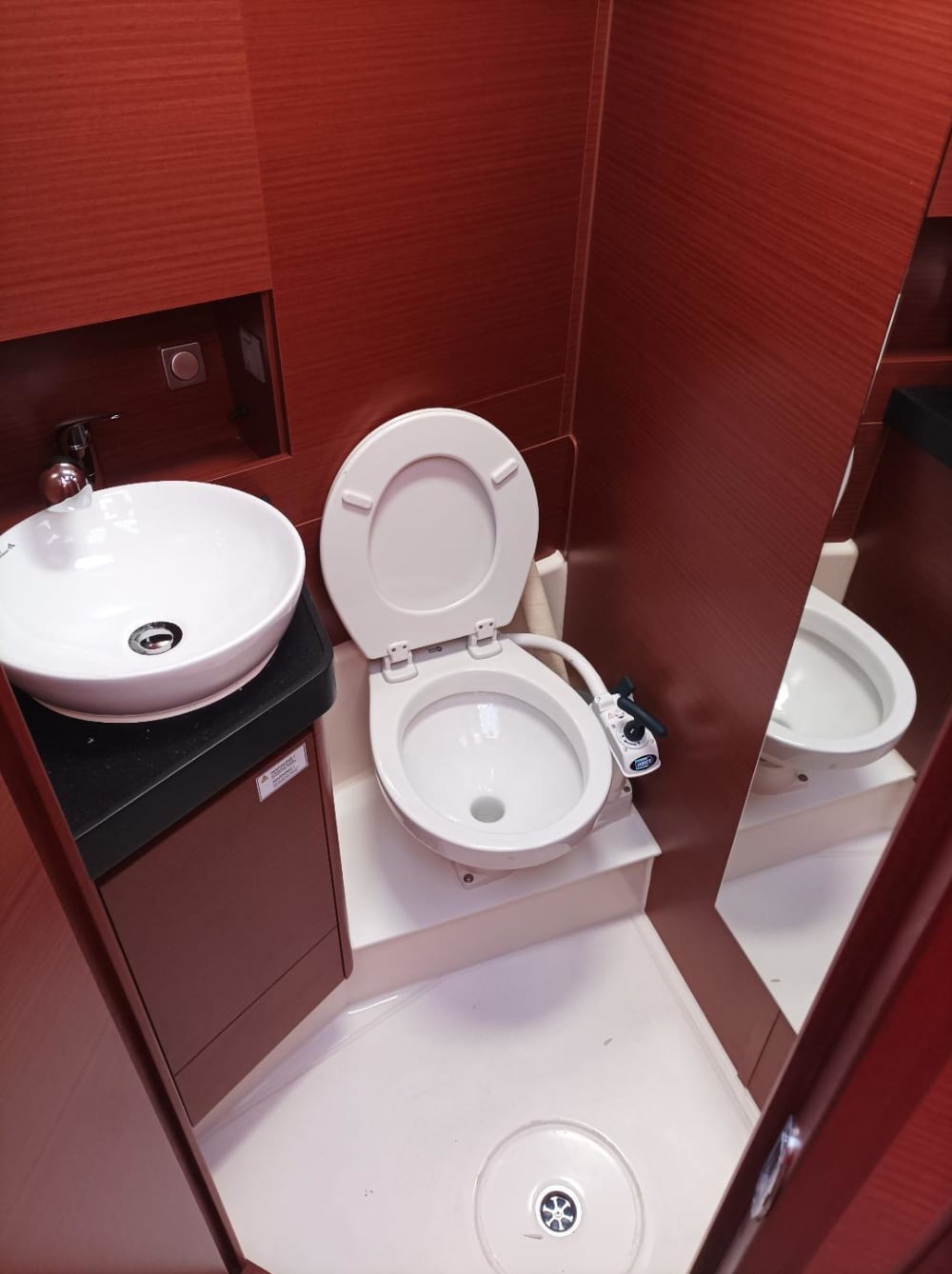 Explorez le port de Kavala et profitez d'une journée complète de navigation à voile.