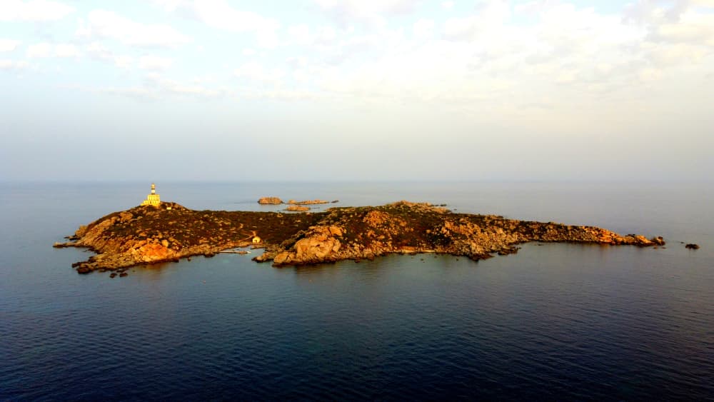 Rejs minijachtem: odkryj Punta Molentis oraz najpiękniejsze plaże i wyspy Villasimius.