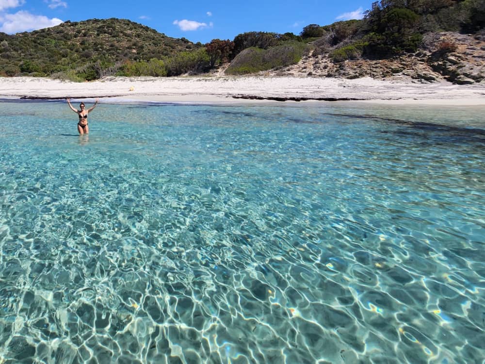 Rejs minijachtem: odkryj Punta Molentis oraz najpiękniejsze plaże i wyspy Villasimius.