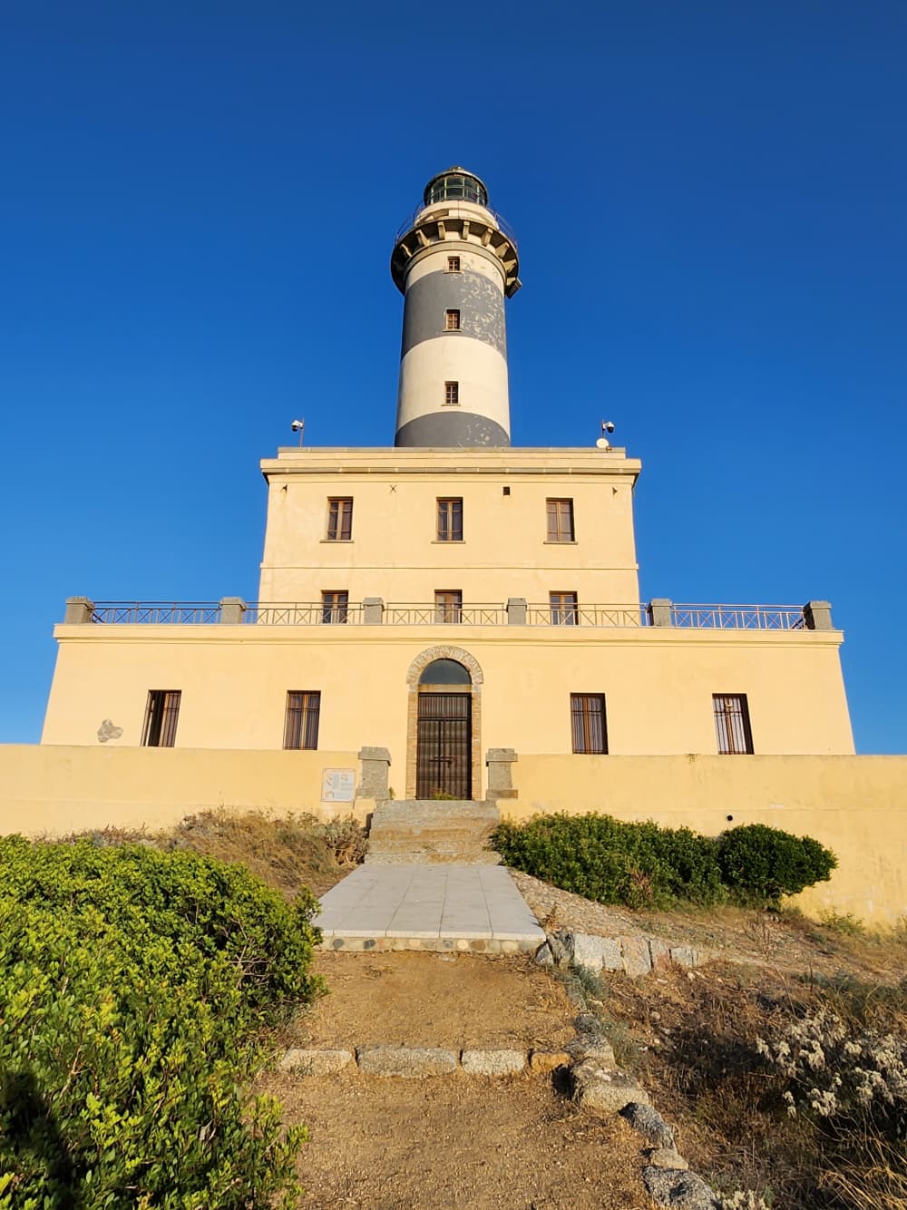Rejs minijachtem: odkryj Punta Molentis oraz najpiękniejsze plaże i wyspy Villasimius.